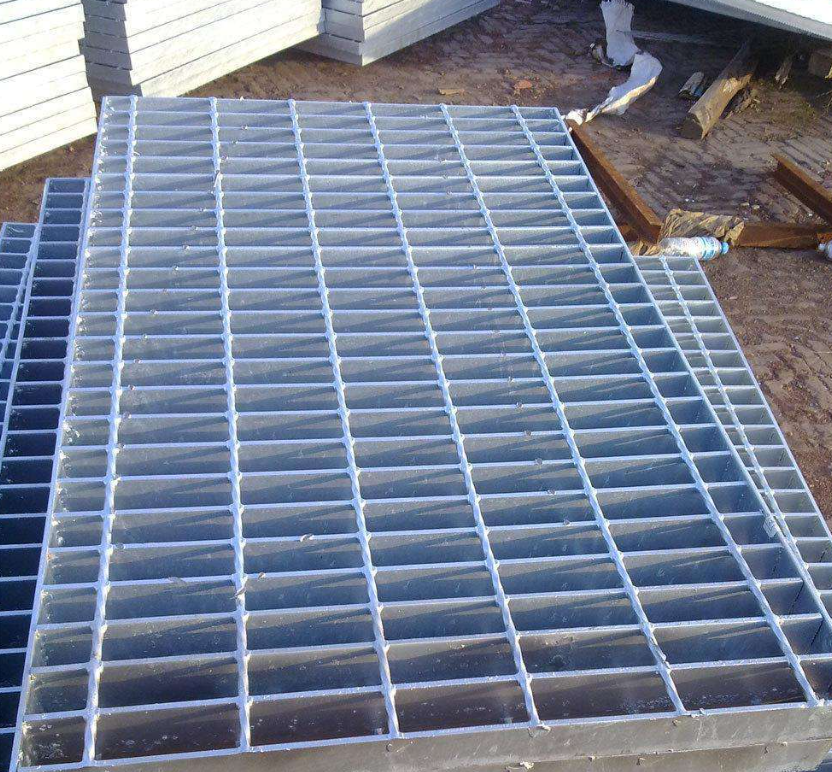 標(biāo)準(zhǔn)壓焊鋼格板Q235A通常作為走道鋪板、平臺(tái)、蓋板、踏步板等使用 標(biāo)準(zhǔn)壓焊鋼格板Q235A通常作為走道鋪板、平臺(tái)、蓋板、踏步板等使用